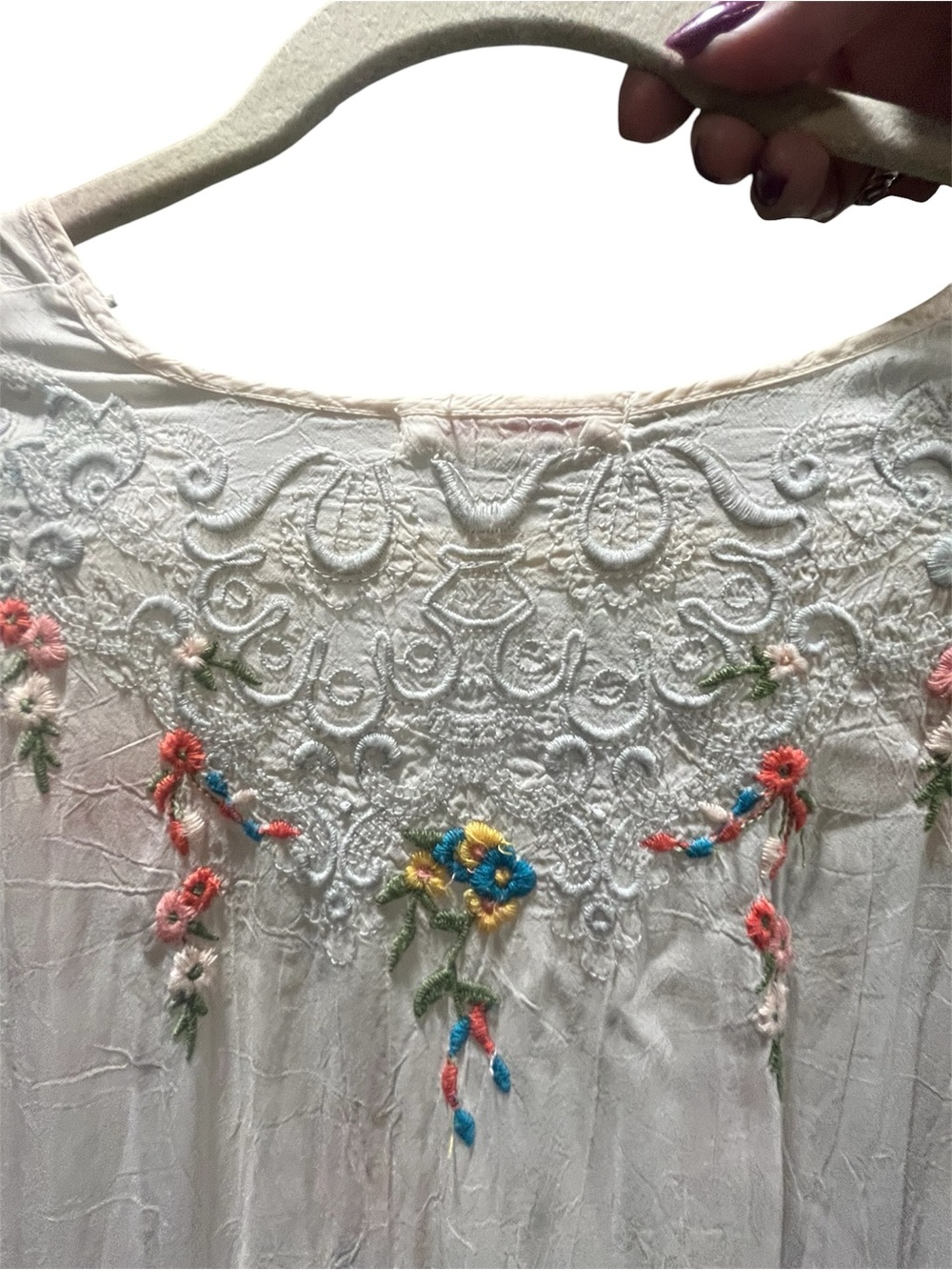 Johnny Was White Embroidered V-Neck Tunic Top with Floral Accents - Picture 4 of 6